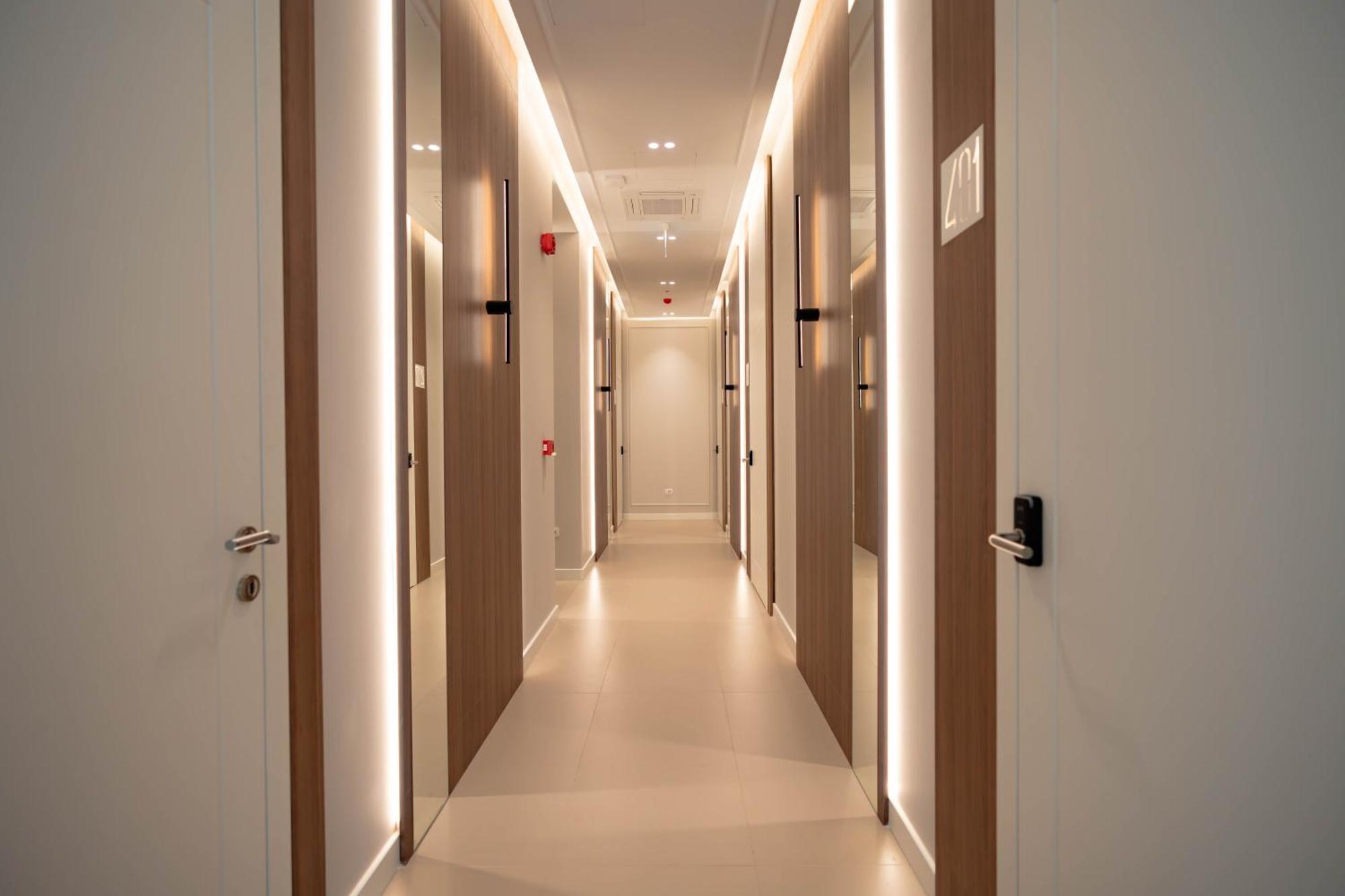 Royal Hill Hotel Vorë Екстериор снимка
