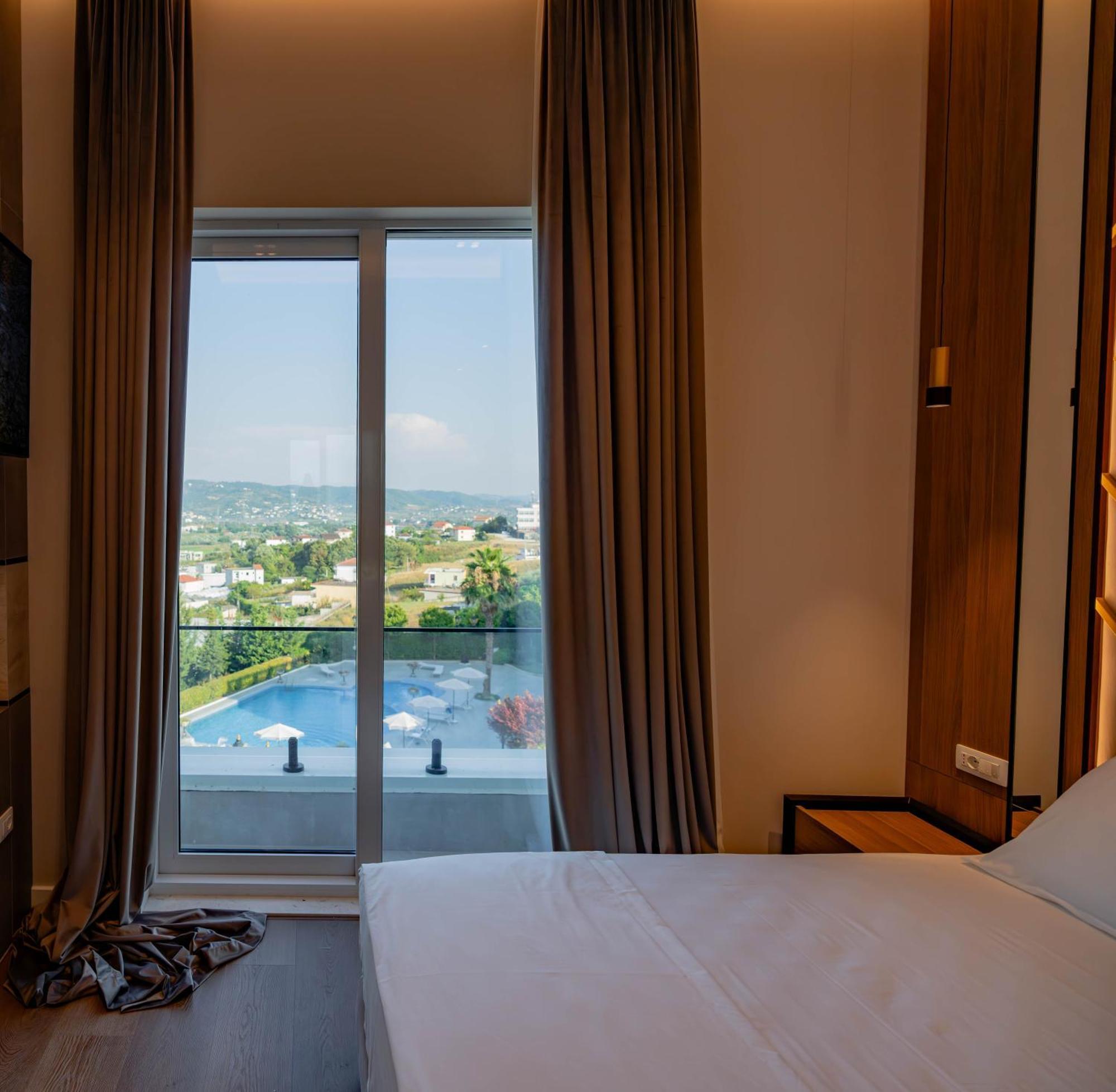 Royal Hill Hotel Vorë Екстериор снимка