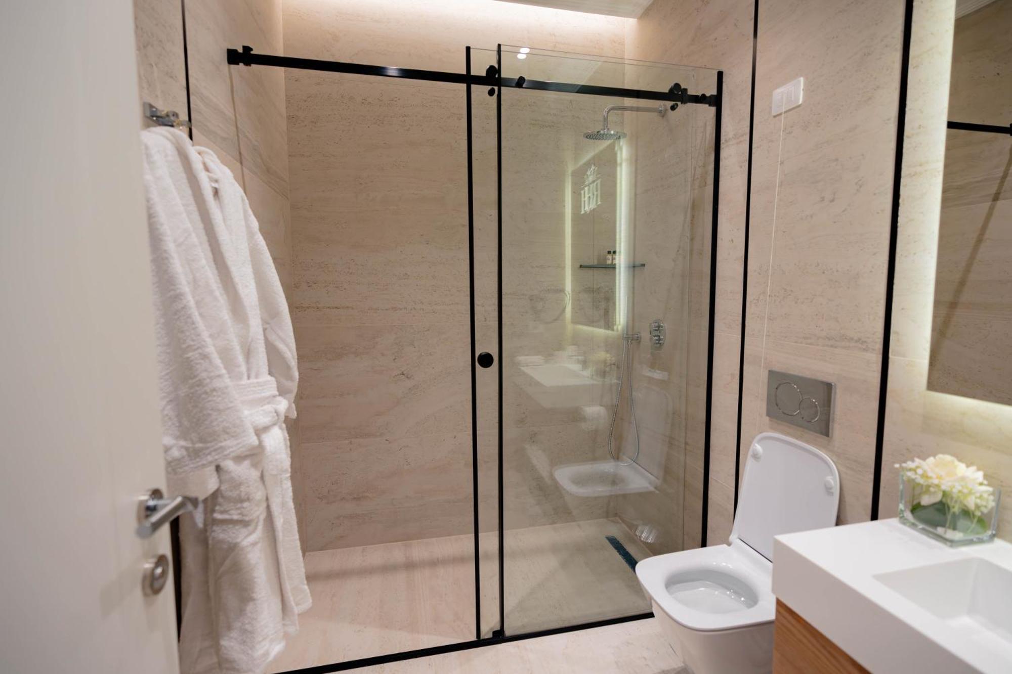Royal Hill Hotel Vorë Екстериор снимка
