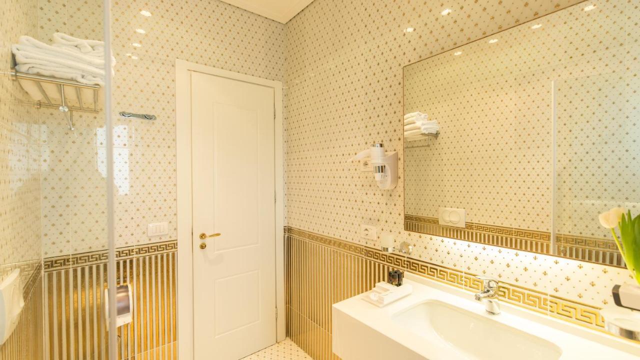 Royal Hill Hotel Vorë Екстериор снимка