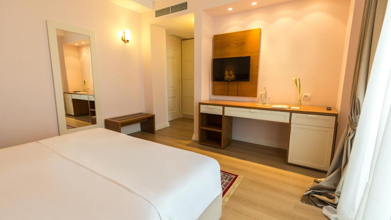 Royal Hill Hotel Vorë Екстериор снимка