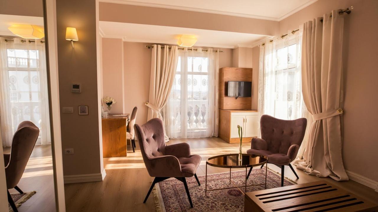 Royal Hill Hotel Vorë Екстериор снимка