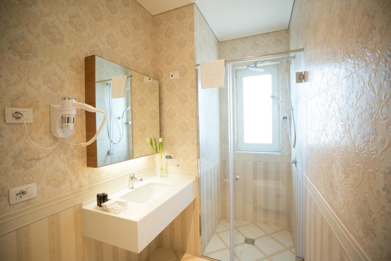 Royal Hill Hotel Vorë Екстериор снимка