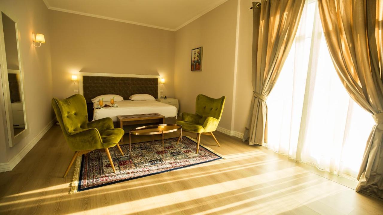 Royal Hill Hotel Vorë Екстериор снимка