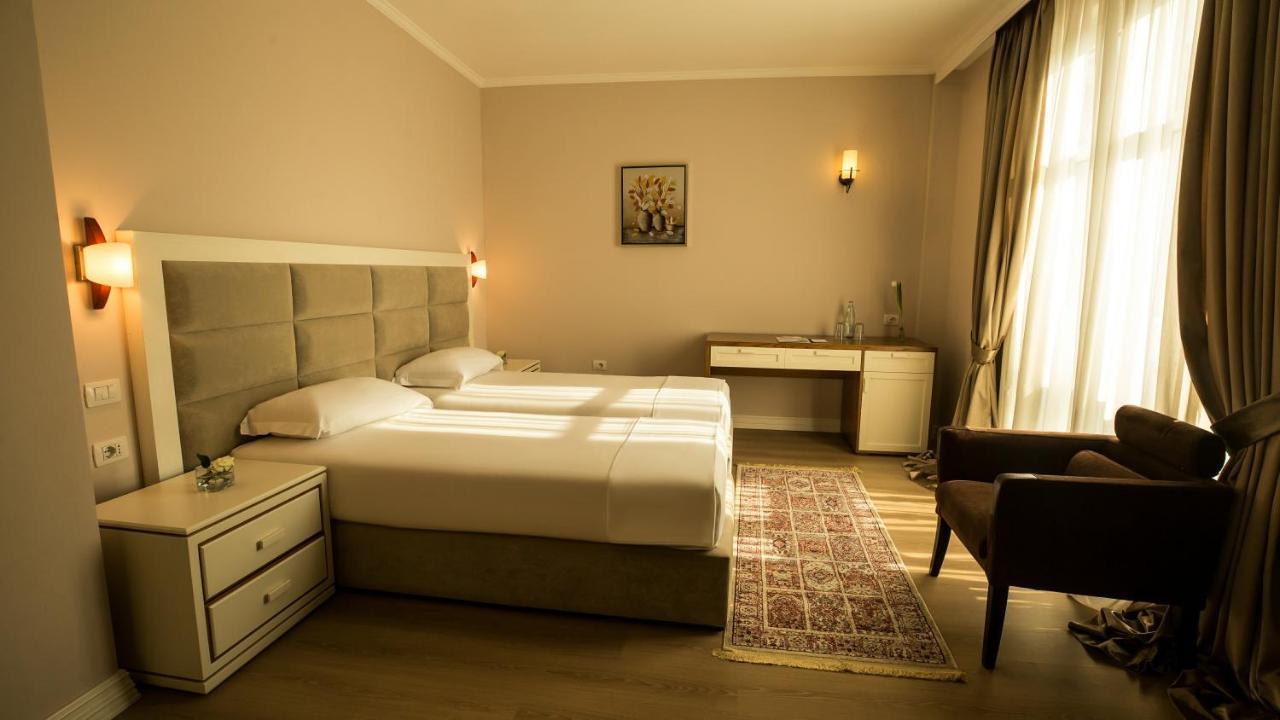 Royal Hill Hotel Vorë Екстериор снимка