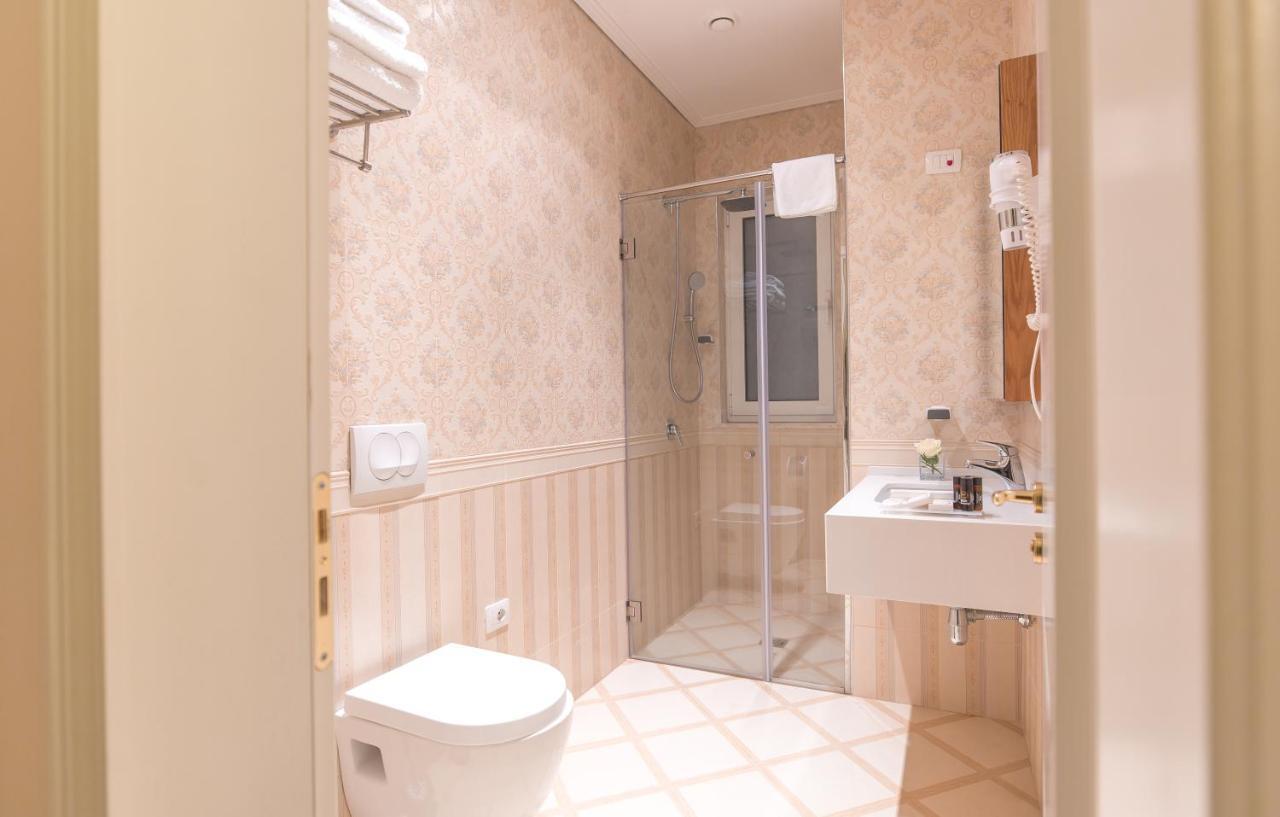Royal Hill Hotel Vorë Екстериор снимка
