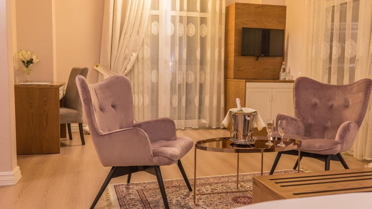 Royal Hill Hotel Vorë Екстериор снимка