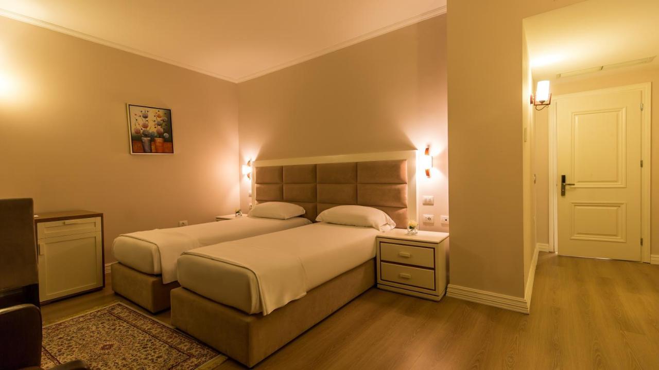 Royal Hill Hotel Vorë Екстериор снимка