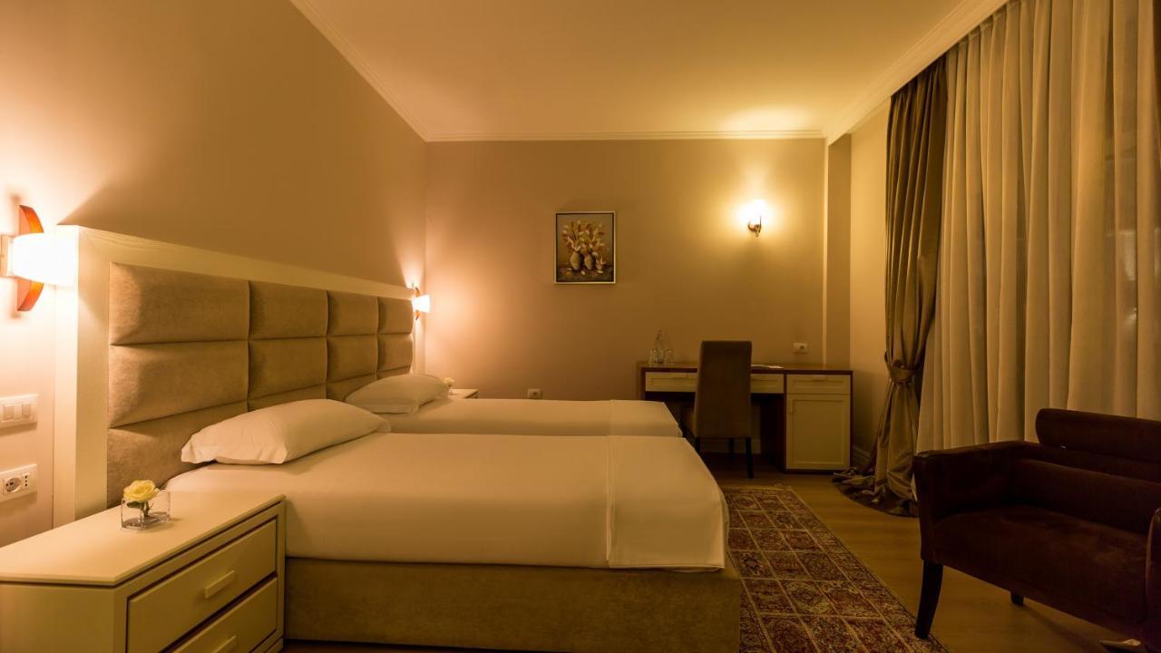 Royal Hill Hotel Vorë Екстериор снимка