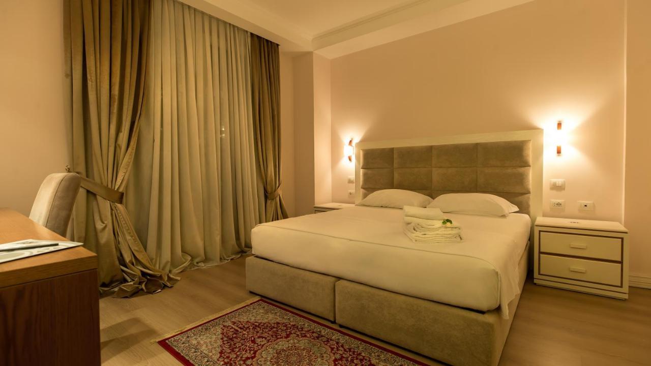 Royal Hill Hotel Vorë Екстериор снимка