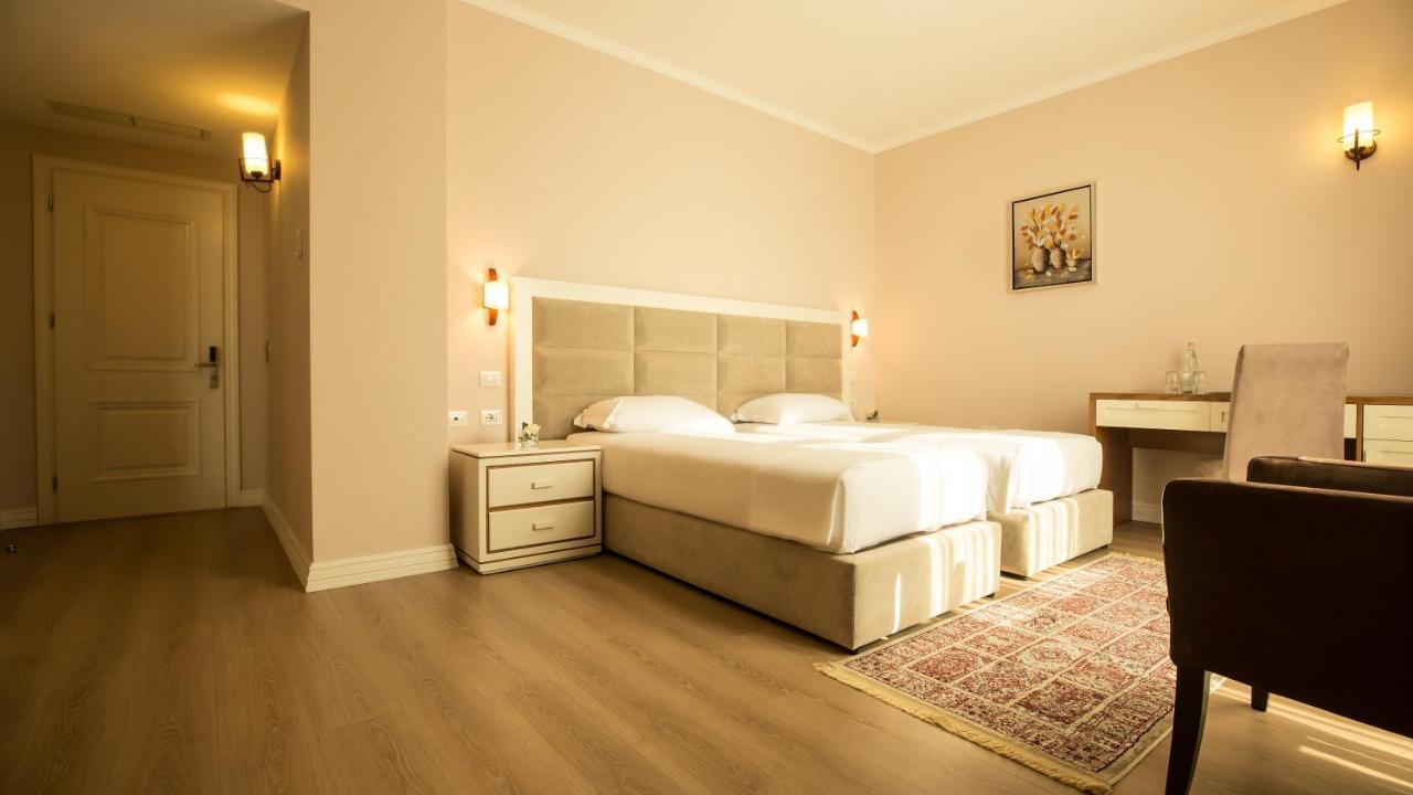 Royal Hill Hotel Vorë Екстериор снимка
